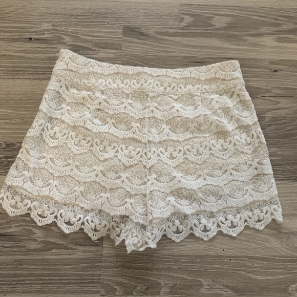 Forever21 lace shorts - Picture 2 of 3
